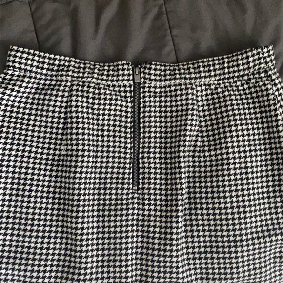 Patterned skirt! - Picture 3 of 5